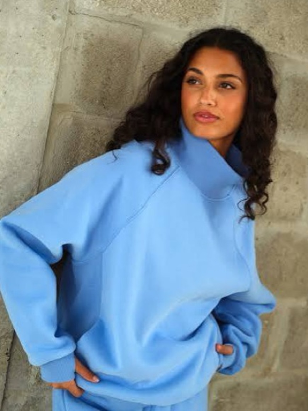 NWT COMFRT Basic Mock Neck Sweatshirt
Fleece SMALL OVERSIZED